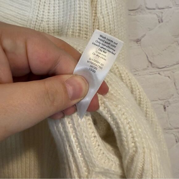 Athleta Shasta V-Neck Cream size XXS - Picture 7 of 9